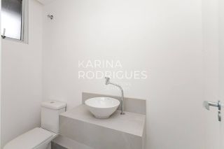Casa em Curitiba 3 suítes + 1 dormitório e 3 vagas de Garagem Condomínio Fechado ( Avalia Permuta por imóvel em Itapema)