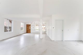 Casa em Curitiba 3 suítes + 1 dormitório e 3 vagas de Garagem Condomínio Fechado ( Avalia Permuta por imóvel em Itapema)