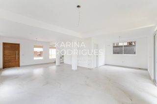 Casa em Curitiba 3 suítes + 1 dormitório e 3 vagas de Garagem Condomínio Fechado ( Avalia Permuta por imóvel em Itapema)
