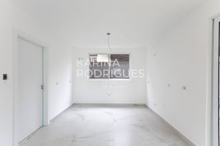 Casa em Curitiba 3 suítes + 1 dormitório e 3 vagas de Garagem Condomínio Fechado ( Avalia Permuta por imóvel em Itapema)