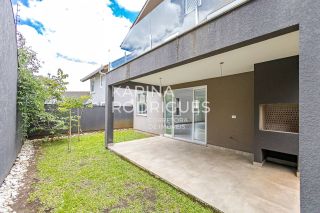 Casa em Curitiba 3 suítes + 1 dormitório e 3 vagas de Garagem Condomínio Fechado ( Avalia Permuta por imóvel em Itapema)