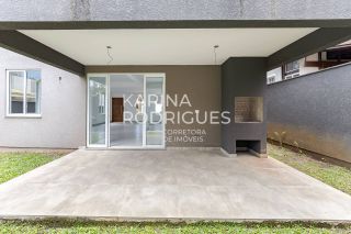 Casa em Curitiba 3 suítes + 1 dormitório e 3 vagas de Garagem Condomínio Fechado ( Avalia Permuta por imóvel em Itapema)