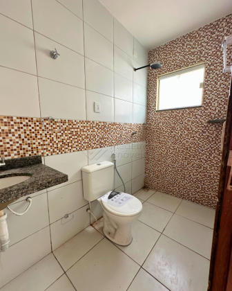 Espaçosa casa com 2/4 sendo 1 suíte no bairro Moinho dos ventos