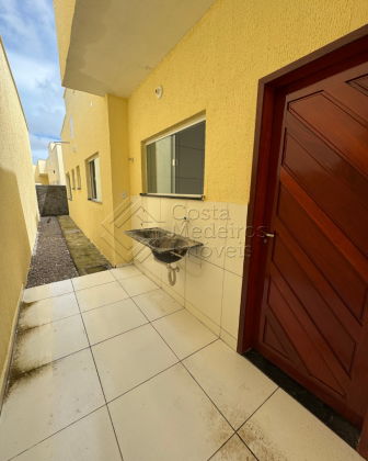 Casa em condomínio fechado no Centro de Extremoz, próximo ao Hospital