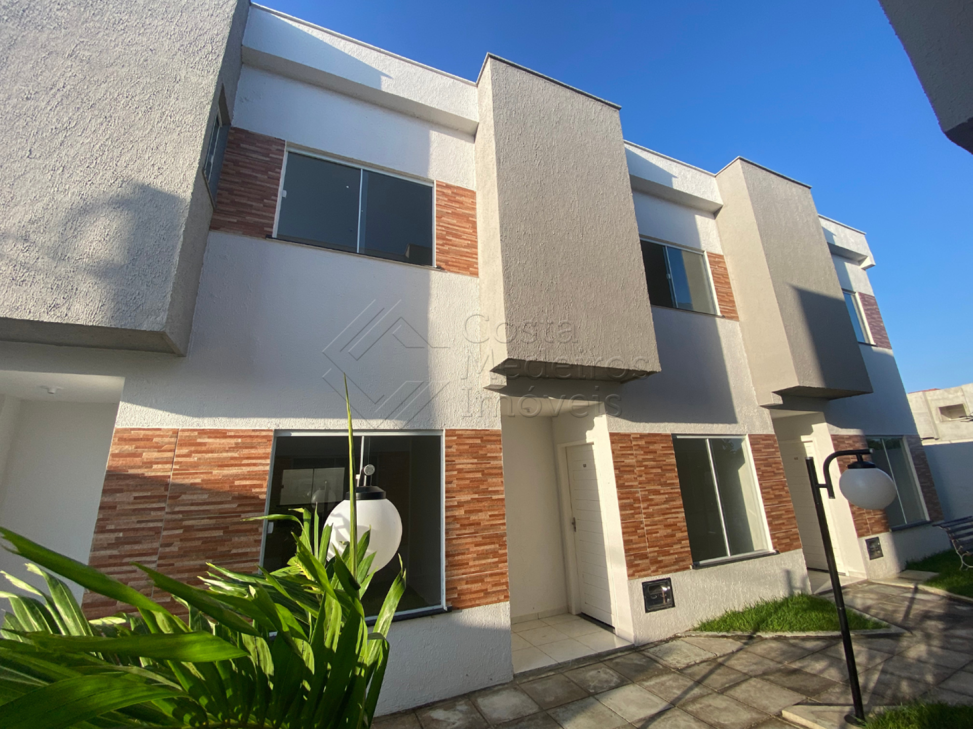 Casa Duplex com lavabo + duas suítes no bairro Moinho Loteamento Itália