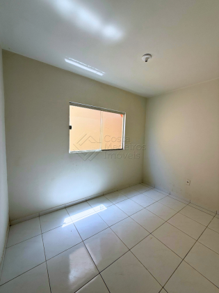 Casa com suíte e terreno gigante no Santos Dumont, próximo de tudo.