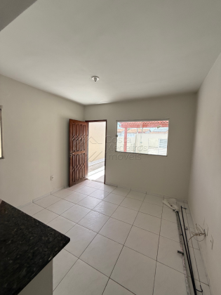 Casa com suíte e terreno gigante no Santos Dumont, próximo de tudo.