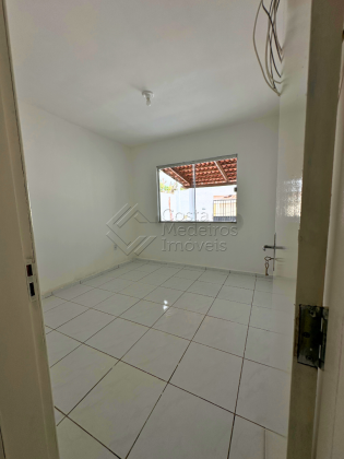 Casa reformada no Santos Dumont, pertinho da Pedro Vasconcelos (rua da estatua do grude)