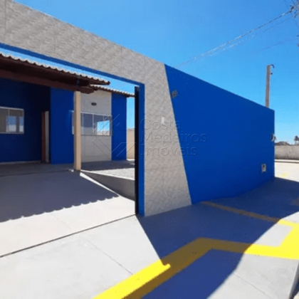 Casa 2/4 no Cidade Sporte Clube, próximo a praia de Pitangui