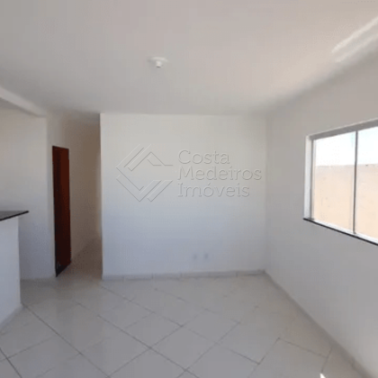 Casa 2/4 no Cidade Sporte Clube, próximo a praia de Pitangui