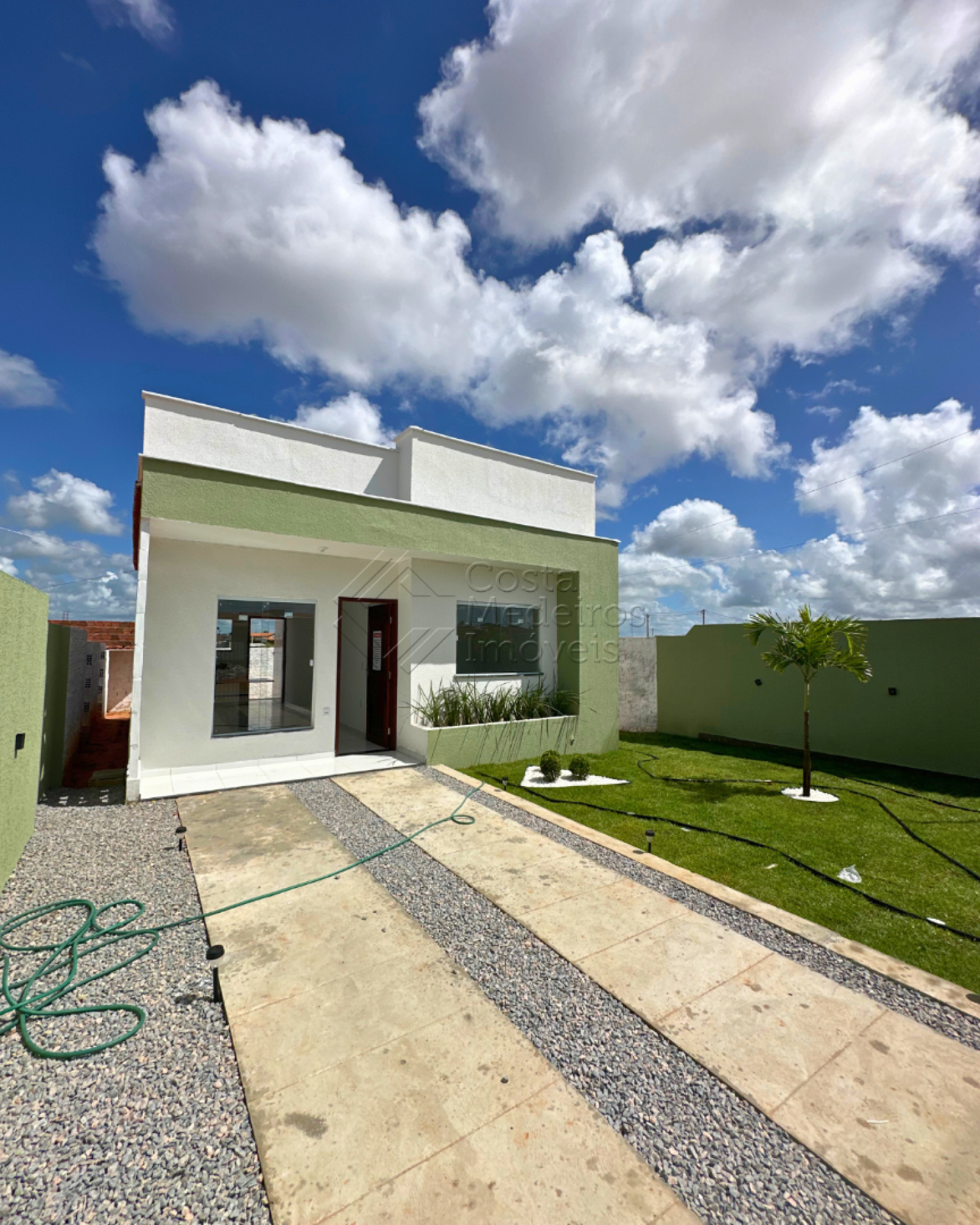 Linda e sofisticada casa no Terra Bella, próximo ao supermercado Atacarejo