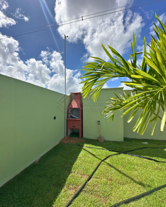 Linda e sofisticada casa no Terra Bella, próximo ao supermercado Atacarejo