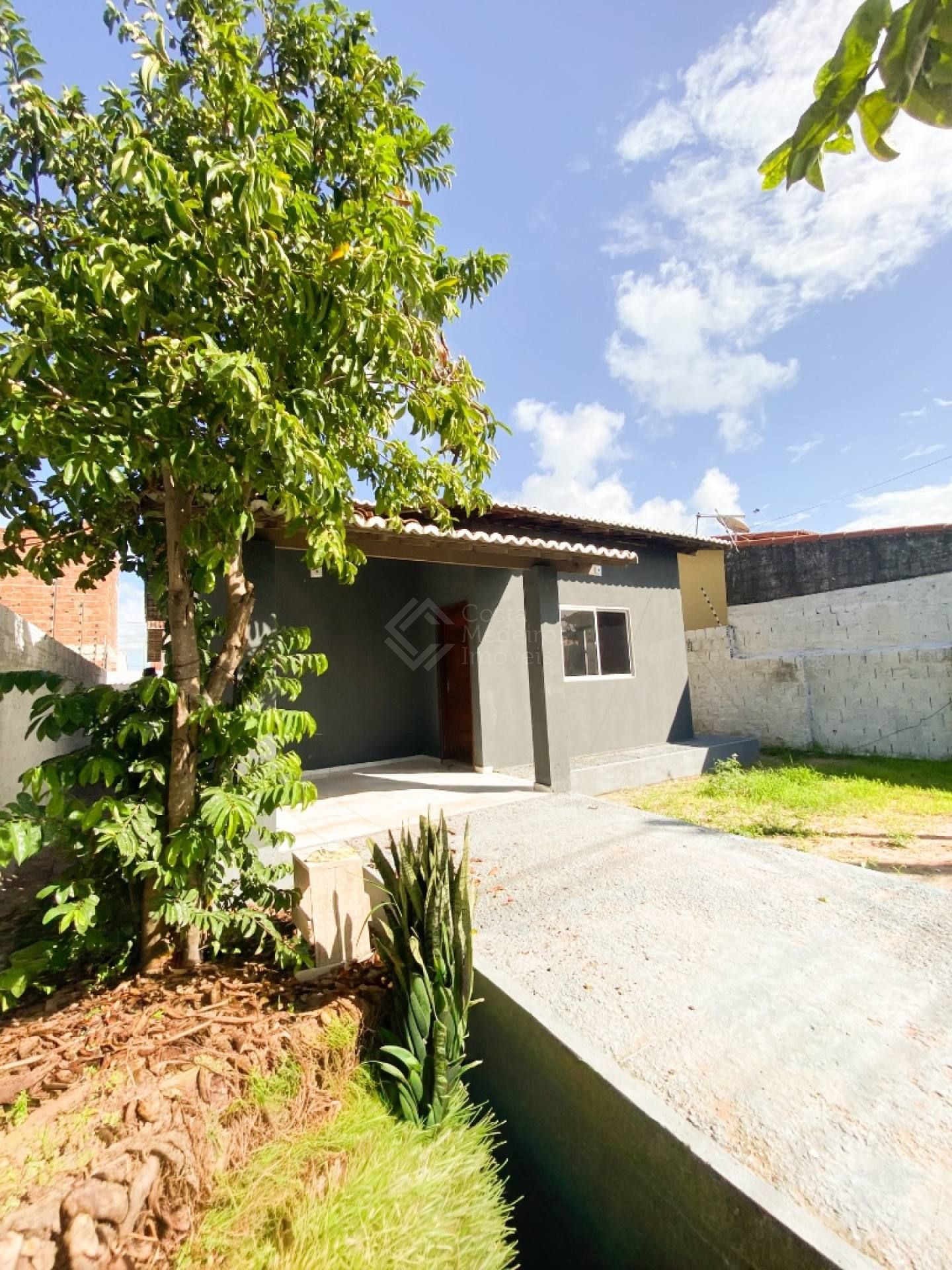 Casa Para Vender com 02 quartos 01 suítes no bairro Villa Real em Extremoz