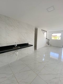 Casa de Duplex as margens da Tomaz Landim, principal via da ZN de Natal/RN