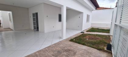 CASA NO CAMINHO DOS LAGOS