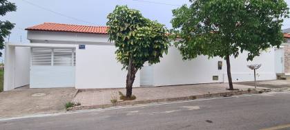 CASA NO CAMINHO DOS LAGOS