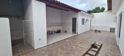 CASA NO CAMINHO DOS LAGOS