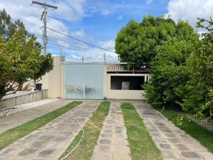 Casa na Av. Antônio Carlos Magalhães