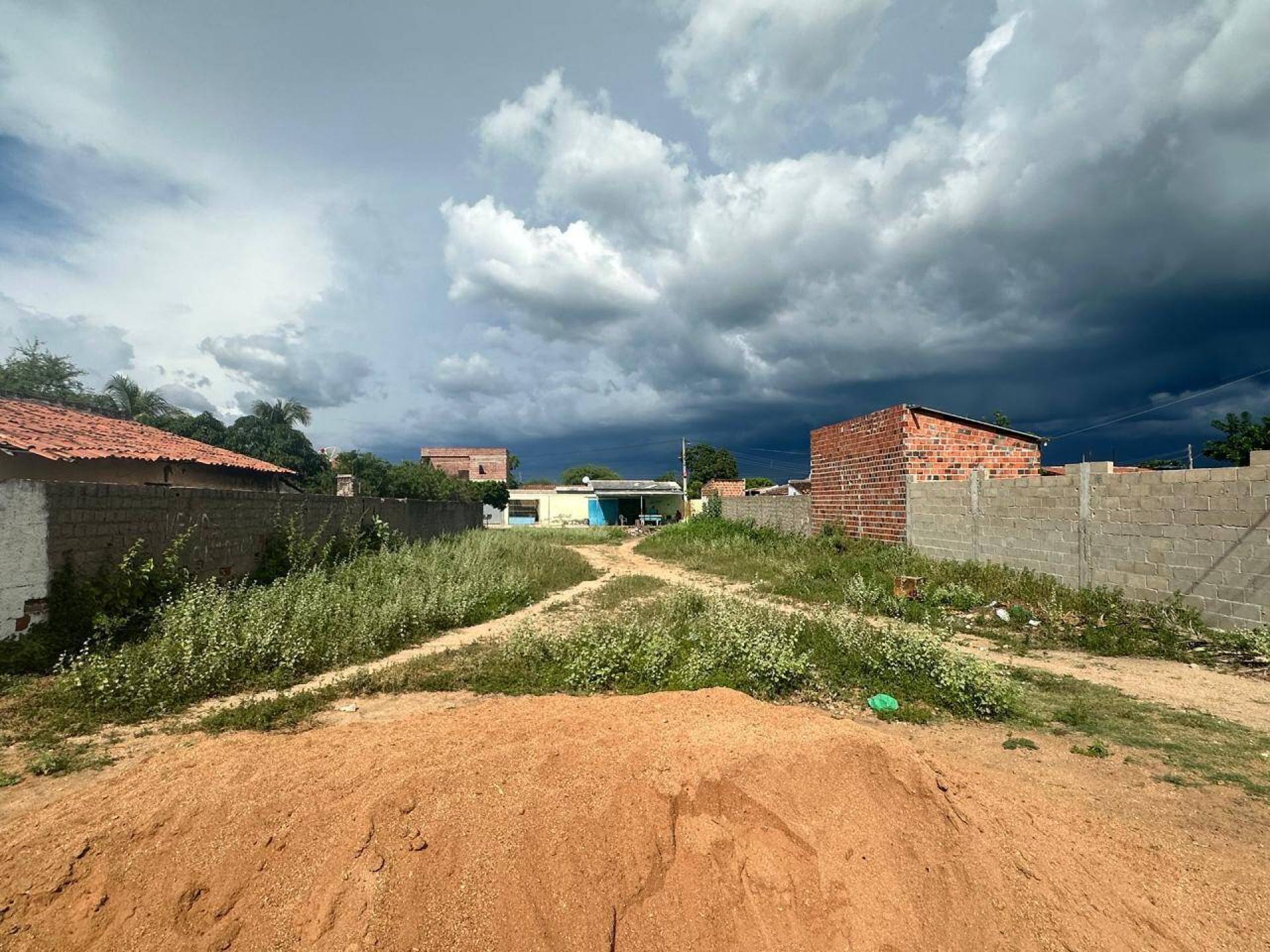 TERRENO NO TANCREDO NEVES III