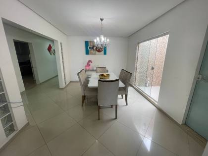 CASA NO JARDIM BAHIA