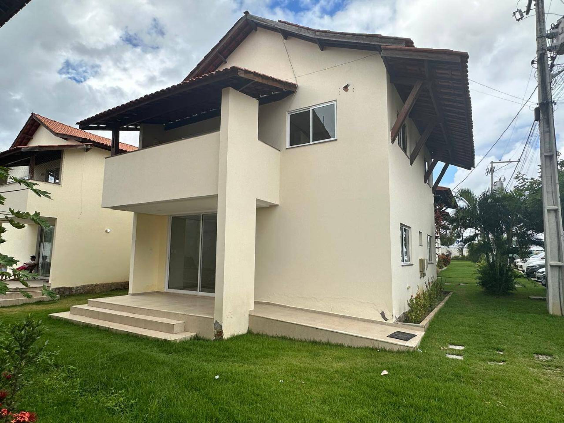 CASA DE ALTO PADRÃO EM CONDOMÍNIO FECHADO À VENDA