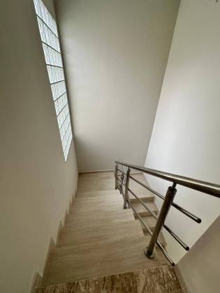 CASA DE ALTO PADRÃO EM CONDOMÍNIO FECHADO À VENDA