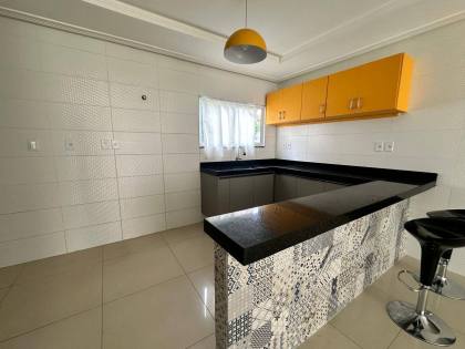 CASA DE ALTO PADRÃO EM CONDOMÍNIO FECHADO À VENDA