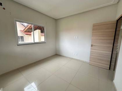 CASA DE ALTO PADRÃO EM CONDOMÍNIO FECHADO À VENDA