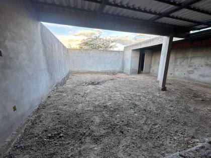 CASA INACABADA À VENDA  EM FRENTE AO CONDOMÍNIO RIVIERA
