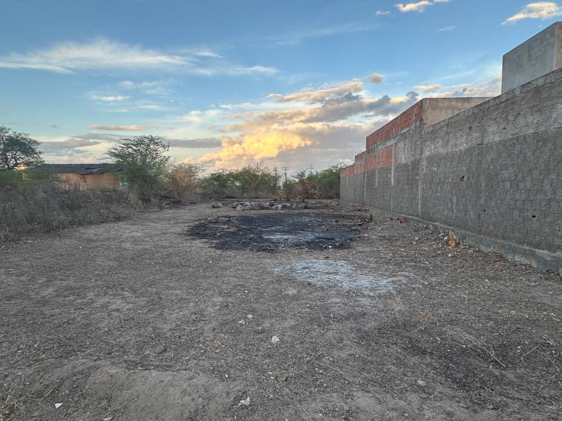 TERRENO À VENDA EM FRENTE AO RIVIERA