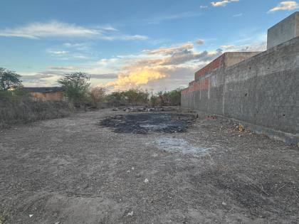 TERRENO À VENDA EM FRENTE AO RIVIERA