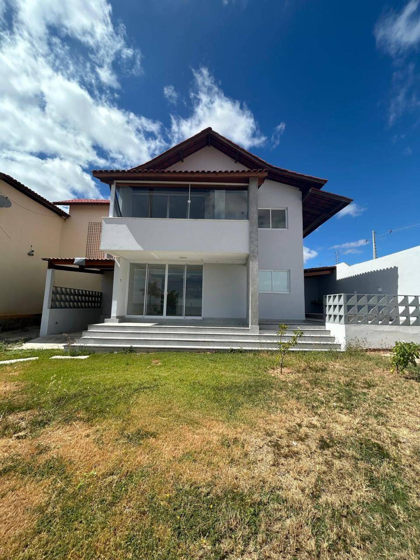 CASA DE ALTO PADRÃO PARA LOCAÇÃO NO PARAÍSO DAS ÁGUAS