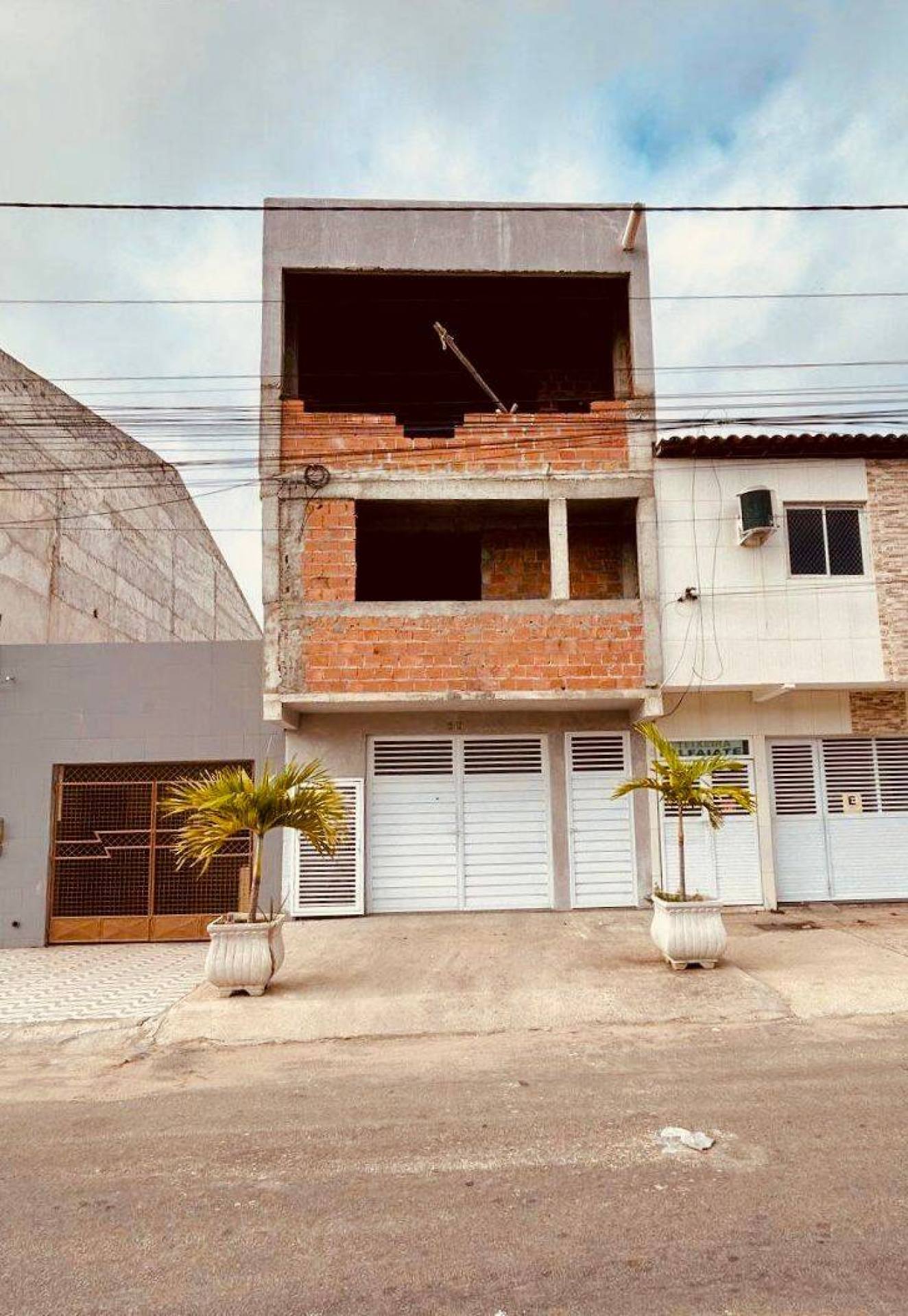 PRÉDIO RESIDENCIAL NO CENTRO DA CIDADE