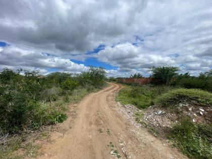 TERRENO NA PEDRA CUMPRIDA