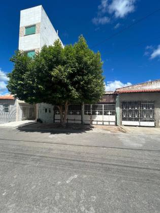 CASA À VENDA NO BAIRRO PÉRPETUO SOCORRO