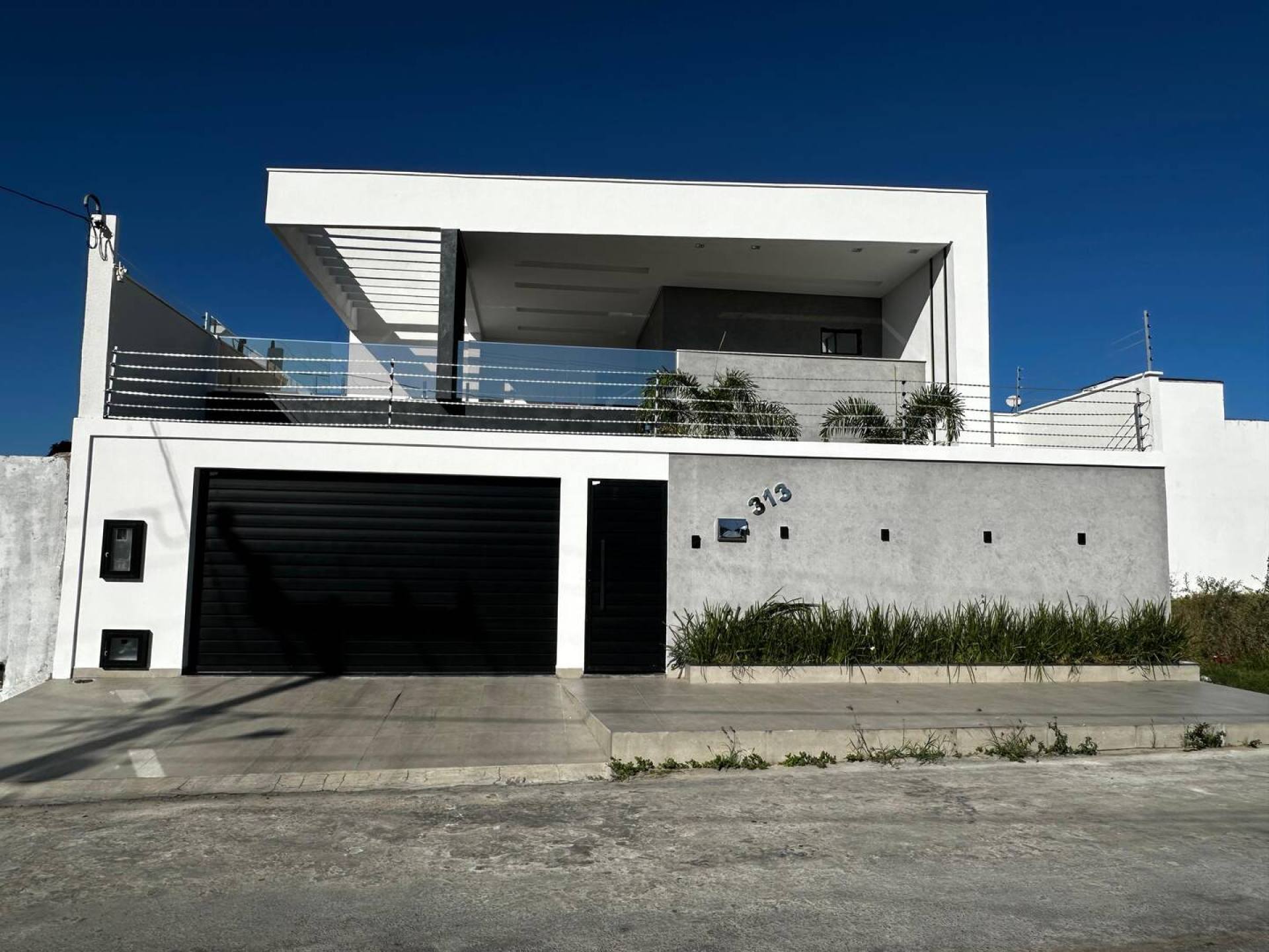 CASA DE ALTO PADRÃO NO CAMINHO DOS LAGOS À VENDA