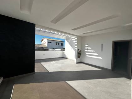 CASA DE ALTO PADRÃO NO CAMINHO DOS LAGOS À VENDA