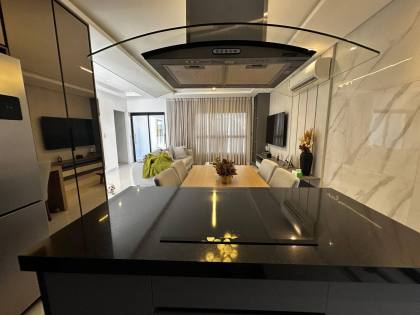 CASA DE ALTO PADRÃO NO CAMINHO DOS LAGOS À VENDA