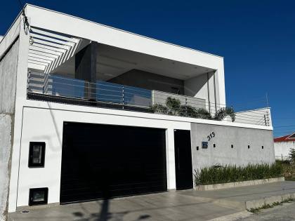 CASA DE ALTO PADRÃO NO CAMINHO DOS LAGOS À VENDA