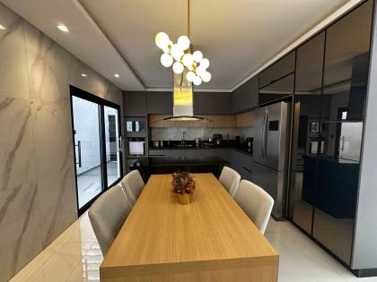 CASA DE ALTO PADRÃO NO CAMINHO DOS LAGOS À VENDA