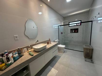 CASA DE ALTO PADRÃO NO CAMINHO DOS LAGOS À VENDA