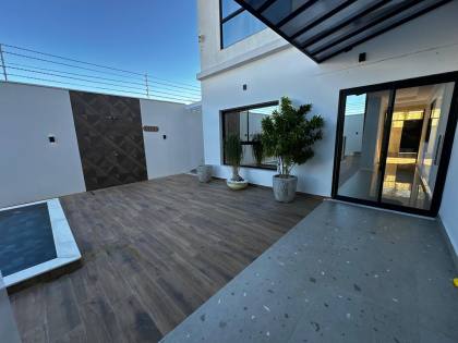 CASA DE ALTO PADRÃO NO CAMINHO DOS LAGOS À VENDA