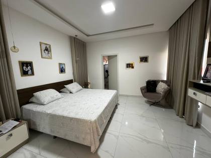 CASA DE ALTO PADRÃO NO CAMINHO DOS LAGOS À VENDA