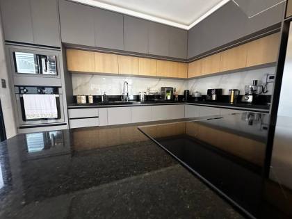 CASA DE ALTO PADRÃO NO CAMINHO DOS LAGOS À VENDA