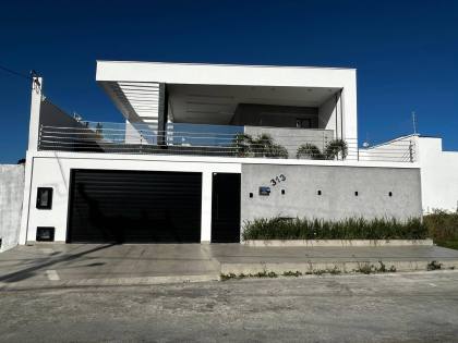 CASA DE ALTO PADRÃO NO CAMINHO DOS LAGOS À VENDA