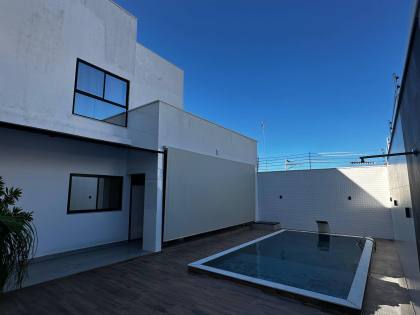 CASA DE ALTO PADRÃO NO CAMINHO DOS LAGOS À VENDA