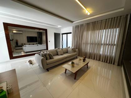 CASA DE ALTO PADRÃO NO CAMINHO DOS LAGOS À VENDA