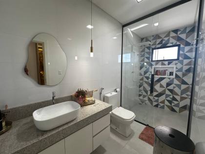 CASA DE ALTO PADRÃO NO CAMINHO DOS LAGOS À VENDA