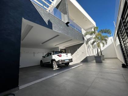 CASA DE ALTO PADRÃO NO CAMINHO DOS LAGOS À VENDA