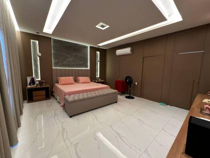 CASA DE ALTO PADRÃO NO CAMINHO DOS LAGOS À VENDA